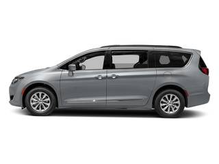 2017 Chrysler Pacifica Minivan Limited FWD photo