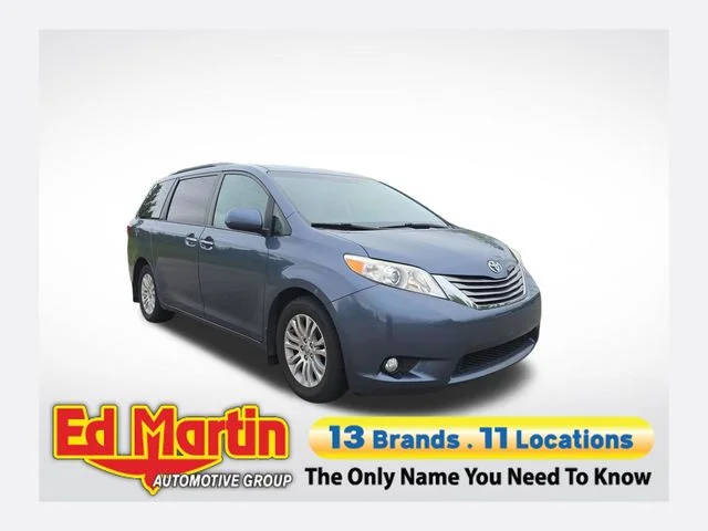 2017 Toyota Sienna XLE FWD photo
