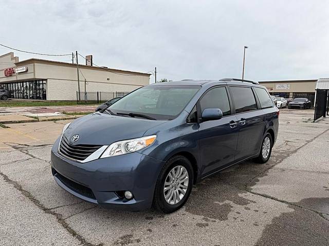 2017 Toyota Sienna XLE FWD photo
