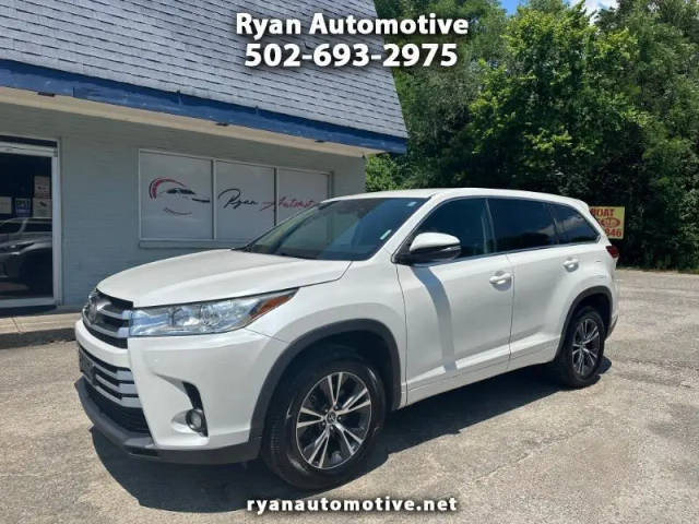 2017 Toyota Highlander LE Plus FWD photo