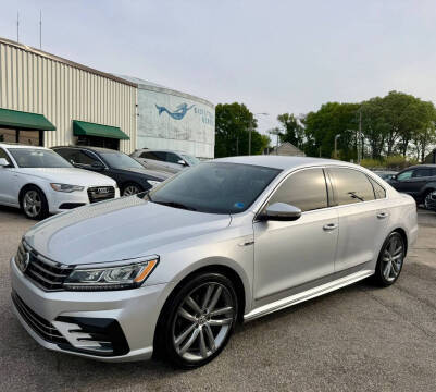 2017 Volkswagen Passat R-Line w/Comfort Pkg FWD photo