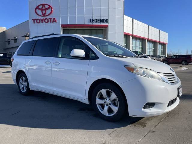 2017 Toyota Sienna LE FWD photo