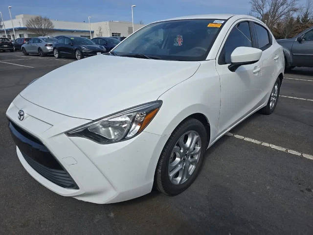 2017 Toyota Yaris  FWD photo