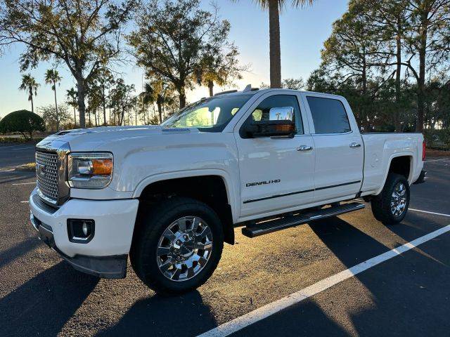2017 GMC Sierra 2500HD Denali 4WD photo
