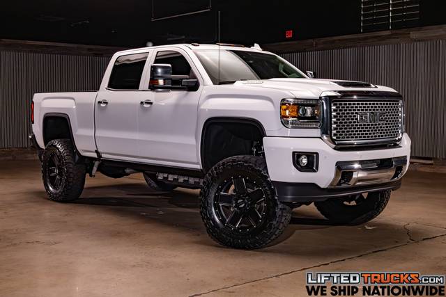 2017 GMC Sierra 2500HD Denali 4WD photo