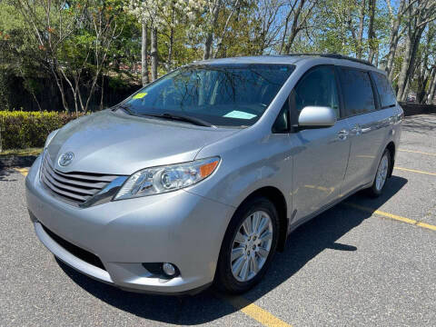 2017 Toyota Sienna XLE Premium AWD photo