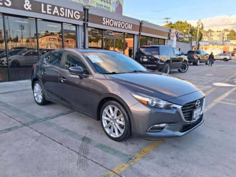 2017 Mazda 3 Touring FWD photo