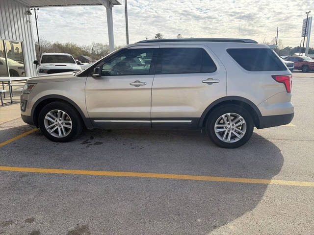 2017 Ford Explorer XLT FWD photo