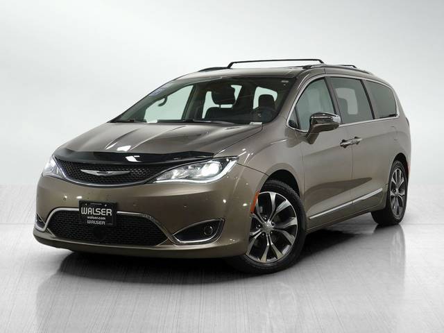 2017 Chrysler Pacifica Minivan Limited FWD photo