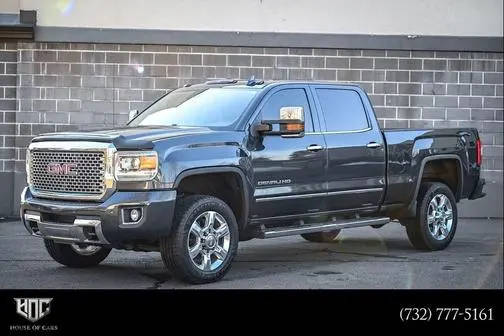 2017 GMC Sierra 2500HD Denali 4WD photo