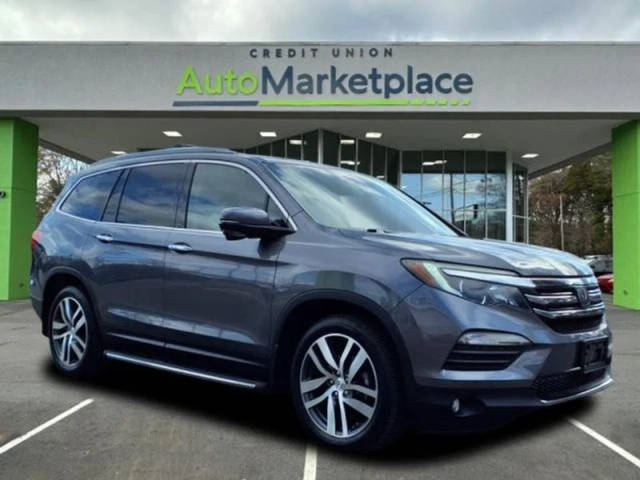 2017 Honda Pilot Touring FWD photo