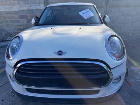 2017 MINI Hardtop 4 Door Cooper FWD photo