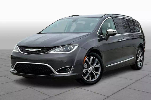 2017 Chrysler Pacifica Minivan Limited FWD photo