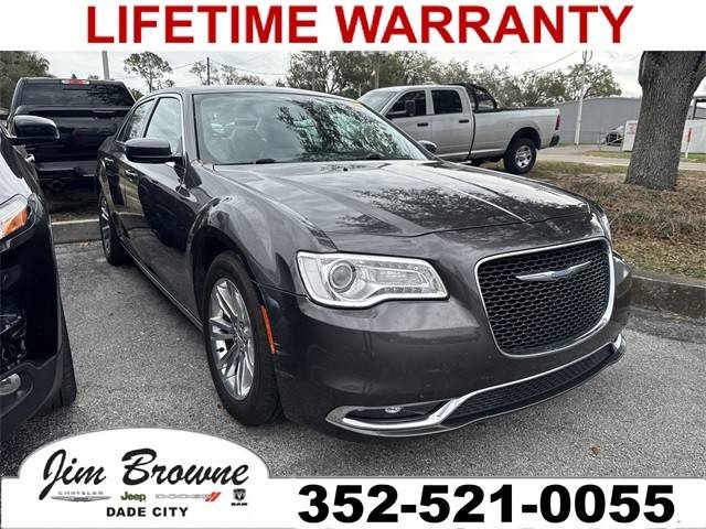 2017 Chrysler 300 Limited RWD photo