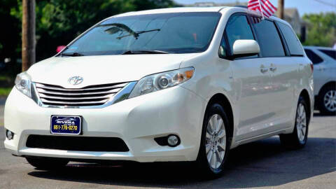 2017 Toyota Sienna XLE AWD photo