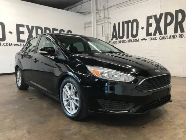 2017 Ford Focus SE FWD photo