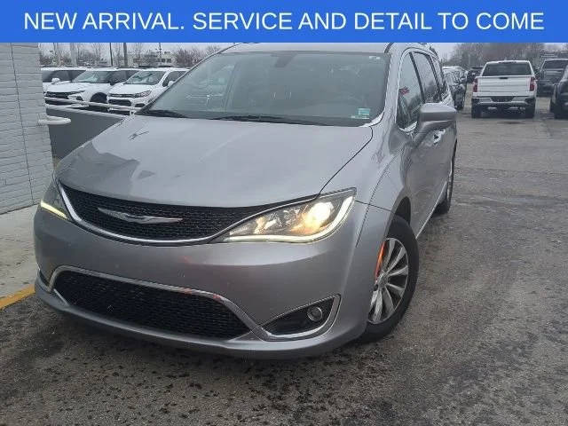 2017 Chrysler Pacifica Minivan Touring-L FWD photo