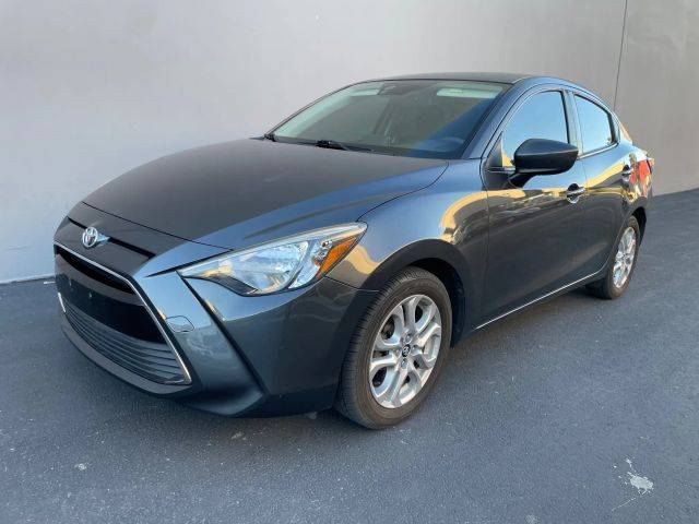 2017 Toyota Yaris FWD photo