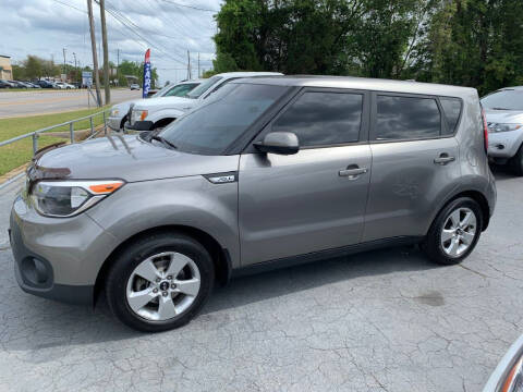 2017 Kia Soul Base FWD photo