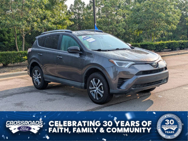 2017 Toyota RAV4 LE FWD photo