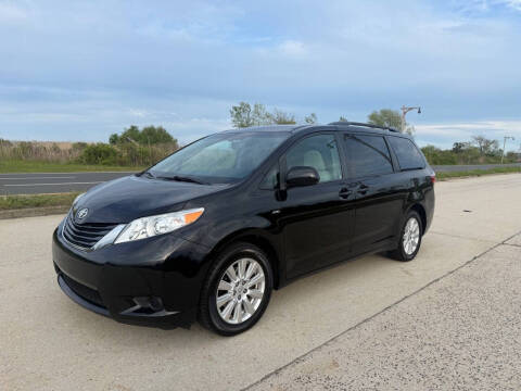 2017 Toyota Sienna LE AWD photo