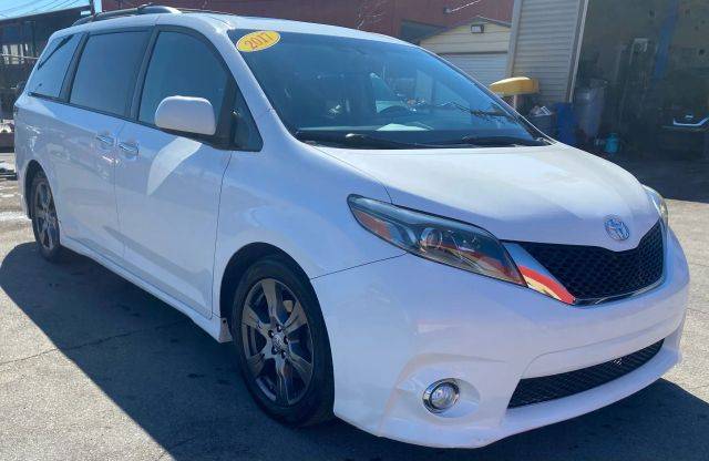 2017 Toyota Sienna SE FWD photo