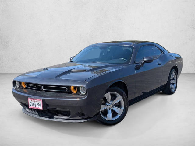 2017 Dodge Challenger SXT RWD photo