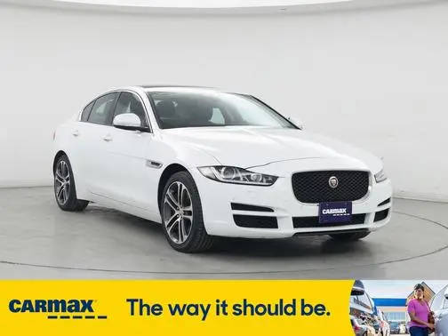 2017 Jaguar XE 35t Premium AWD photo