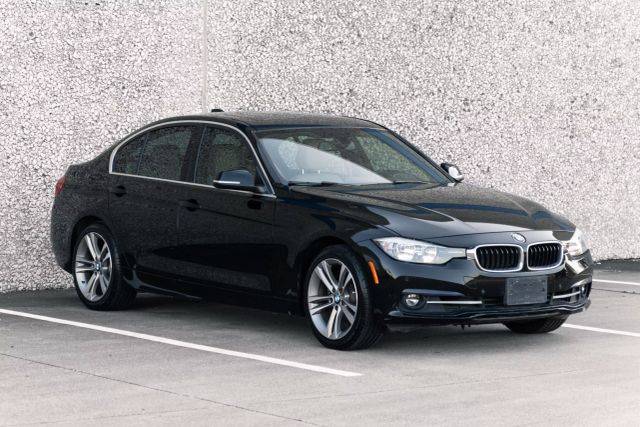 2017 BMW 3 Series 330i RWD photo