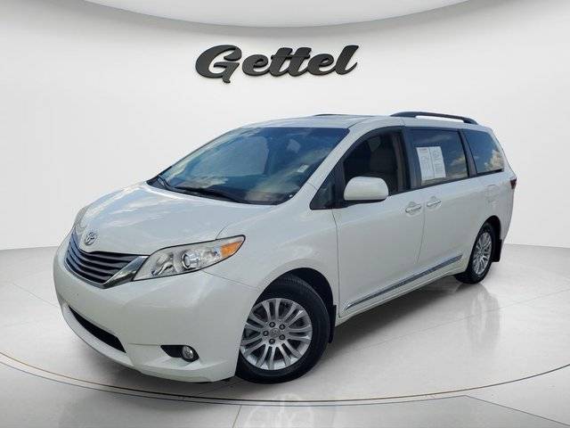 2017 Toyota Sienna XLE FWD photo