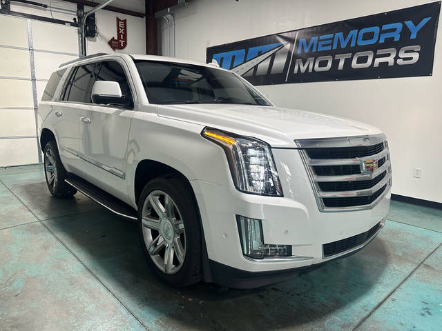 2017 Cadillac Escalade Luxury RWD photo