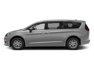 2017 Chrysler Pacifica Minivan Touring FWD photo