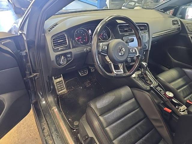 2017 Volkswagen Golf GTI SE FWD photo