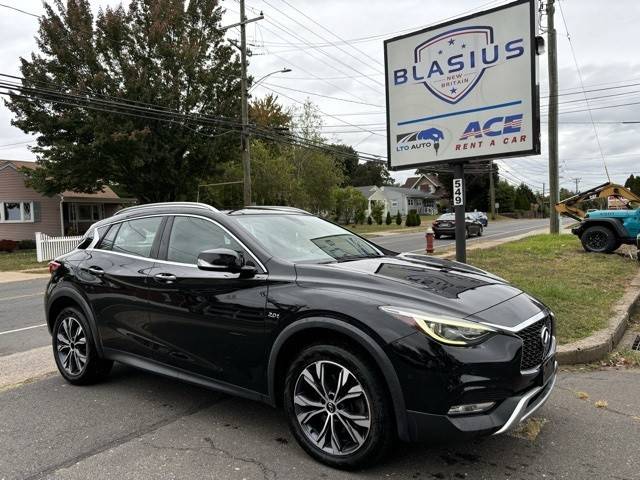 2017 Infiniti QX30 Premium AWD photo