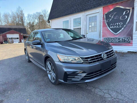 2017 Volkswagen Passat R-Line w/Comfort Pkg FWD photo