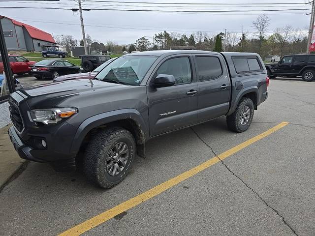 2017 Toyota Tacoma SR5 4WD photo