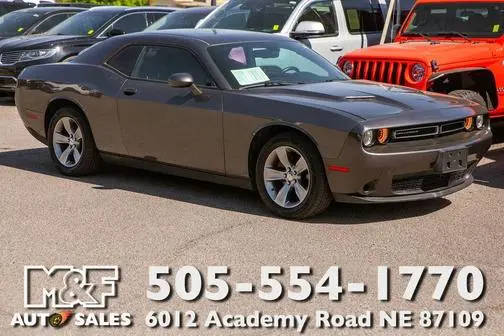 2017 Dodge Challenger SXT RWD photo