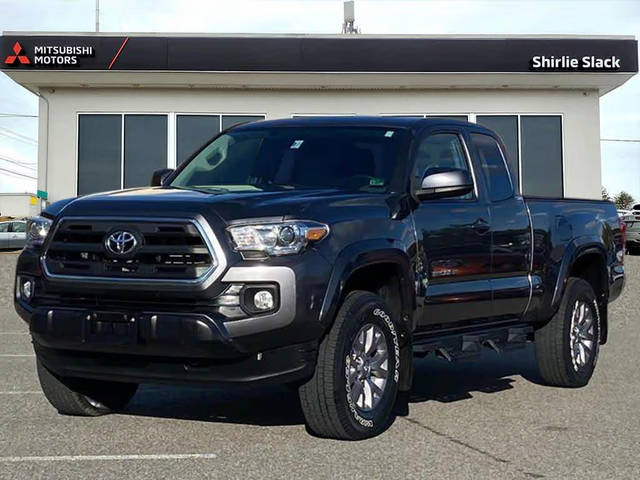 2017 Toyota Tacoma SR5 4WD photo