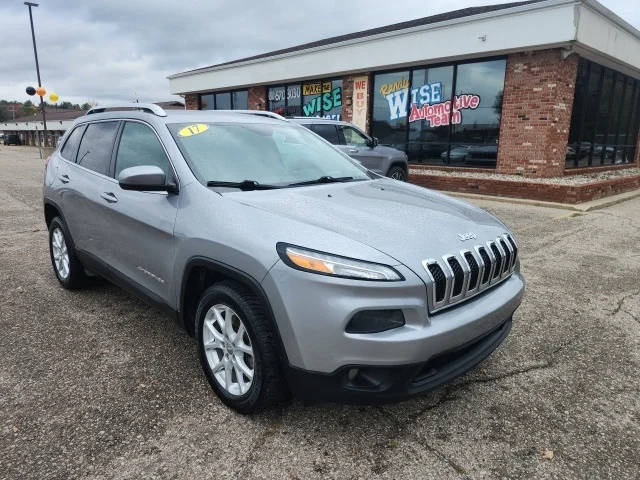 2017 Jeep Cherokee Latitude FWD photo