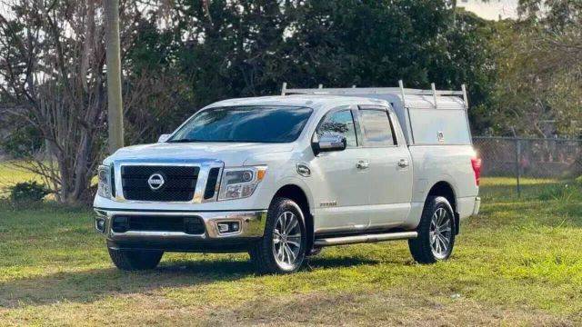 2017 Nissan Titan SL 4WD photo