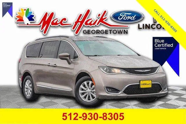 2017 Chrysler Pacifica Minivan Touring-L FWD photo