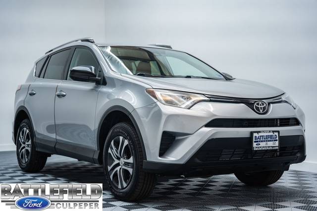2017 Toyota RAV4 LE FWD photo