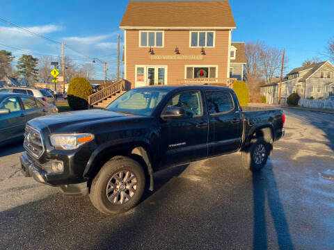 2017 Toyota Tacoma SR5 4WD photo