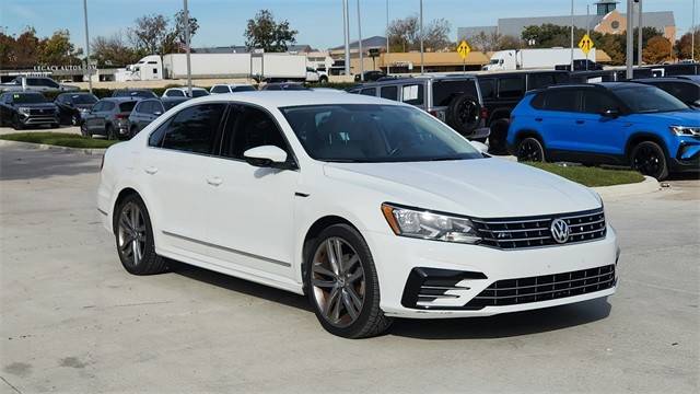 2017 Volkswagen Passat R-Line w/Comfort Pkg FWD photo