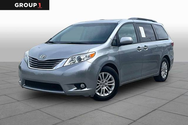 2017 Toyota Sienna XLE FWD photo