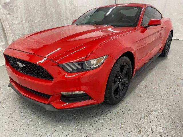 2017 Ford Mustang V6 RWD photo