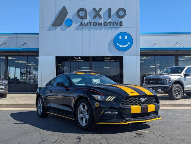 2017 Ford Mustang V6 RWD photo