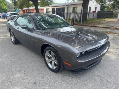 2016 Dodge Challenger SXT RWD photo