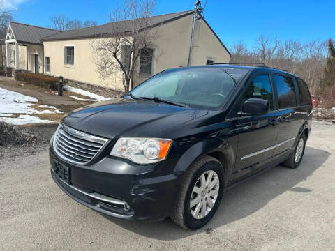 2016 Chrysler Town and Country Touring FWD photo