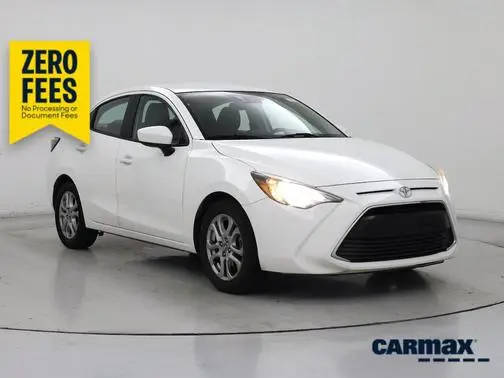 2017 Toyota Yaris FWD photo